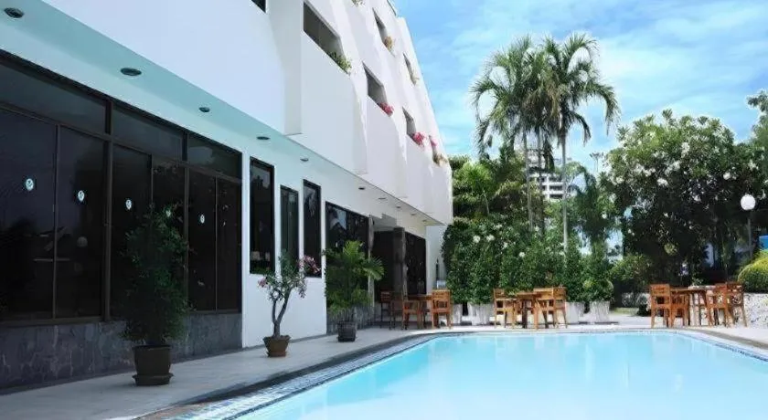Bangsaen Villa Hotel