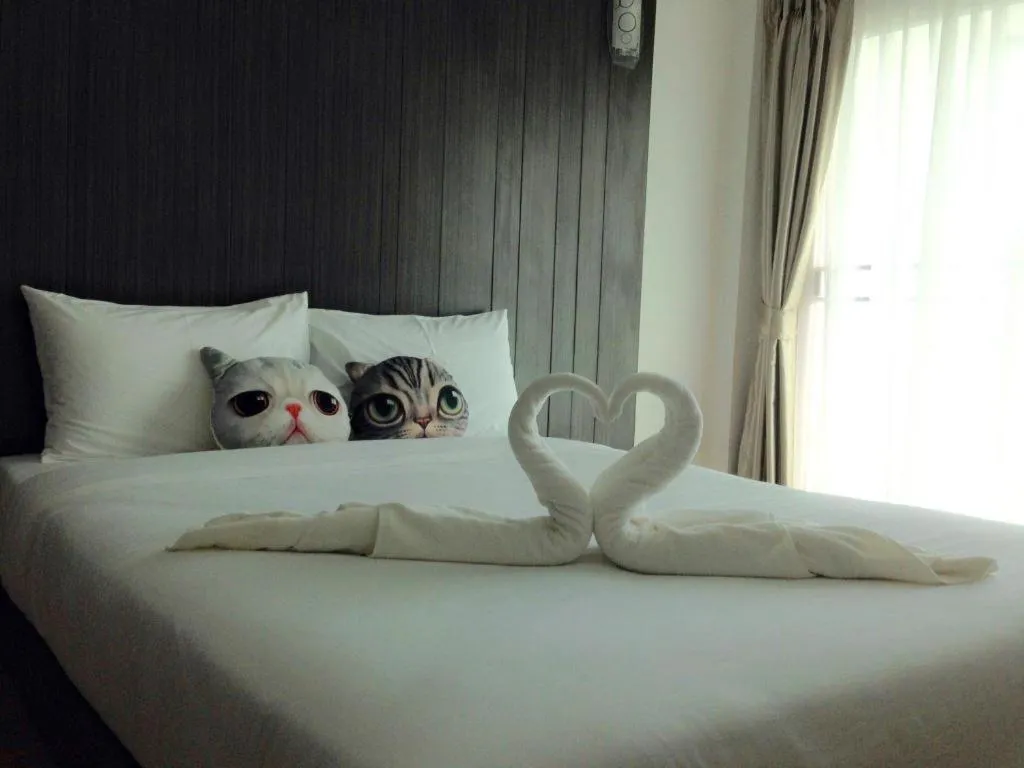 Bed in The Pride Hotel At Laemsing