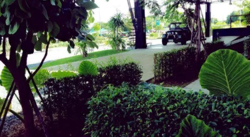 The Pride Hotel At Laemsing