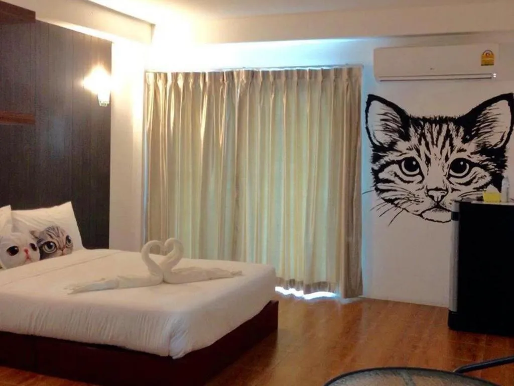 Bed in The Pride Hotel At Laemsing