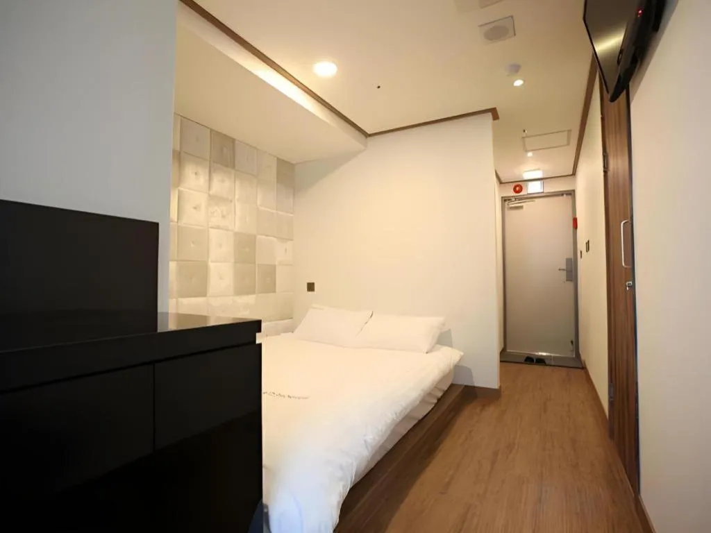 Bed in Myeongdong Mom House