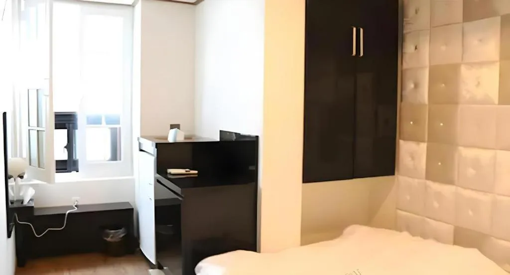 Bed in Myeongdong Mom House