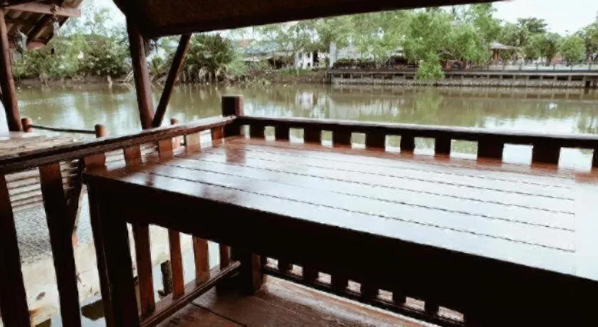 RuenNamyen Resort Amphawa