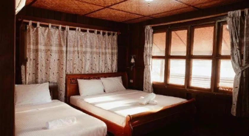 Bed in RuenNamyen Resort Amphawa