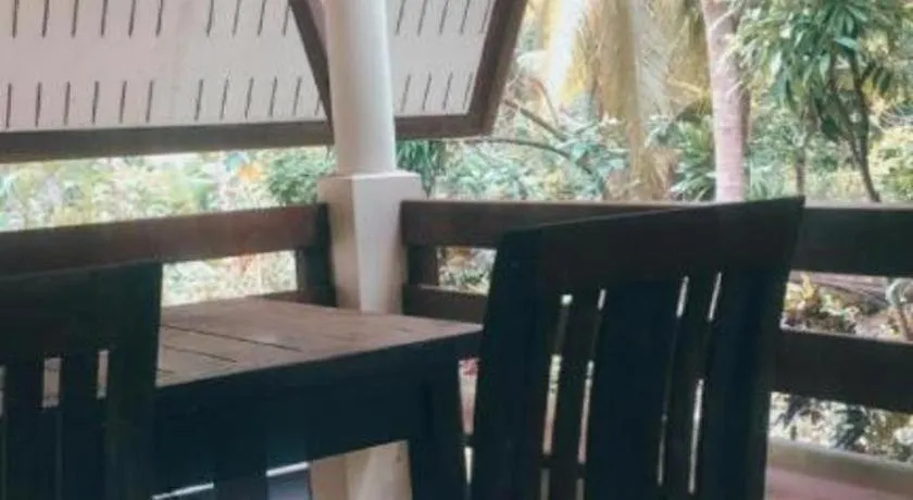 RuenNamyen Resort Amphawa