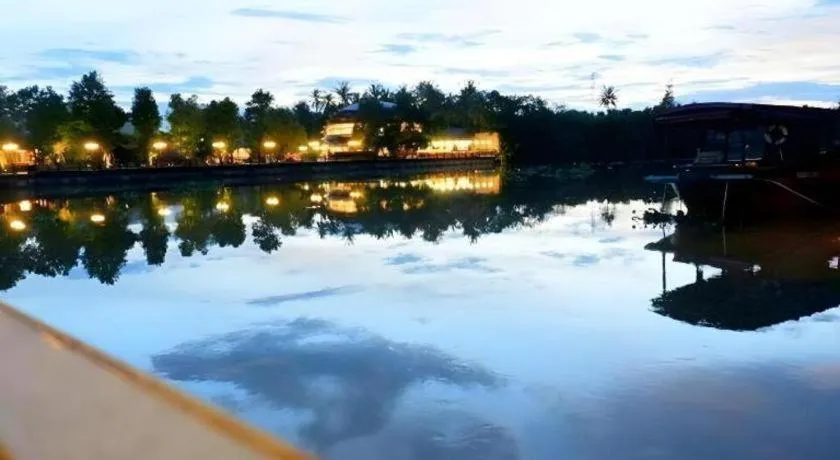 RuenNamyen Resort Amphawa