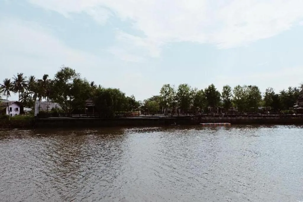 RuenNamyen Resort Amphawa