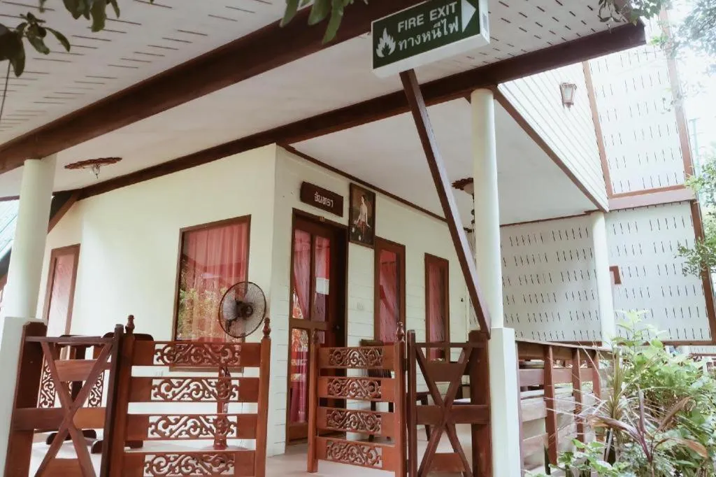 RuenNamyen Resort Amphawa