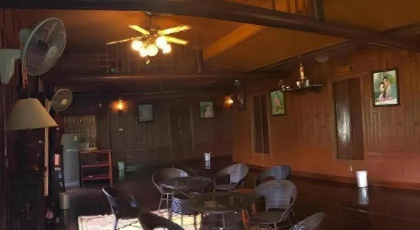 RuenNamyen Resort Amphawa