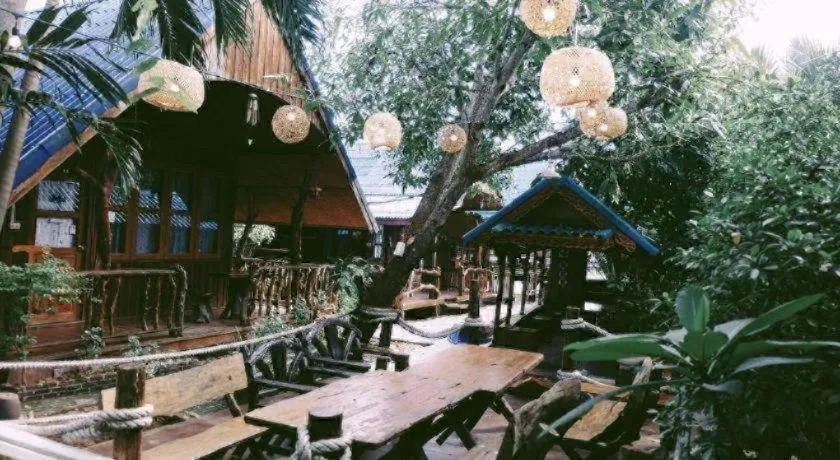 RuenNamyen Resort Amphawa