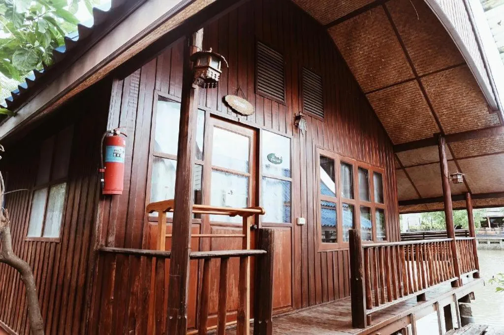 RuenNamyen Resort Amphawa