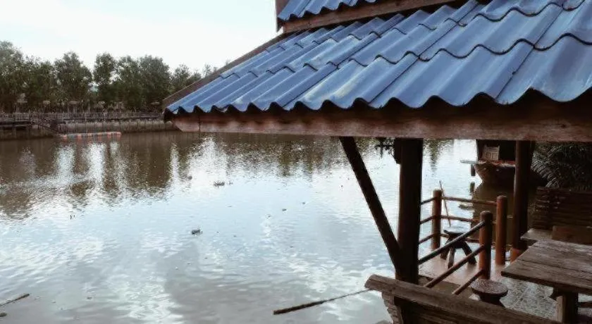 RuenNamyen Resort Amphawa