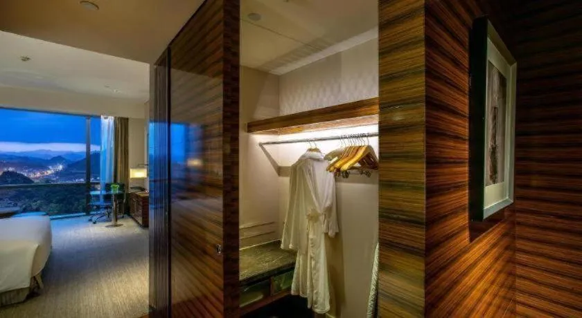 Bed in New World Guiyang Hotel