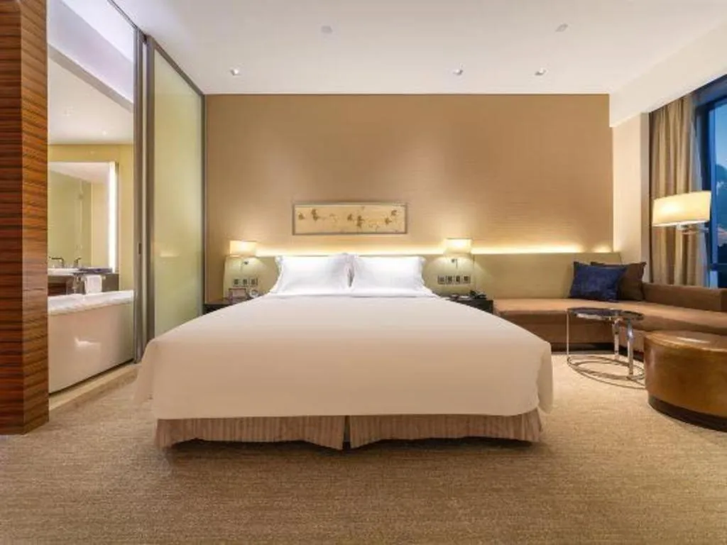Bed in New World Guiyang Hotel