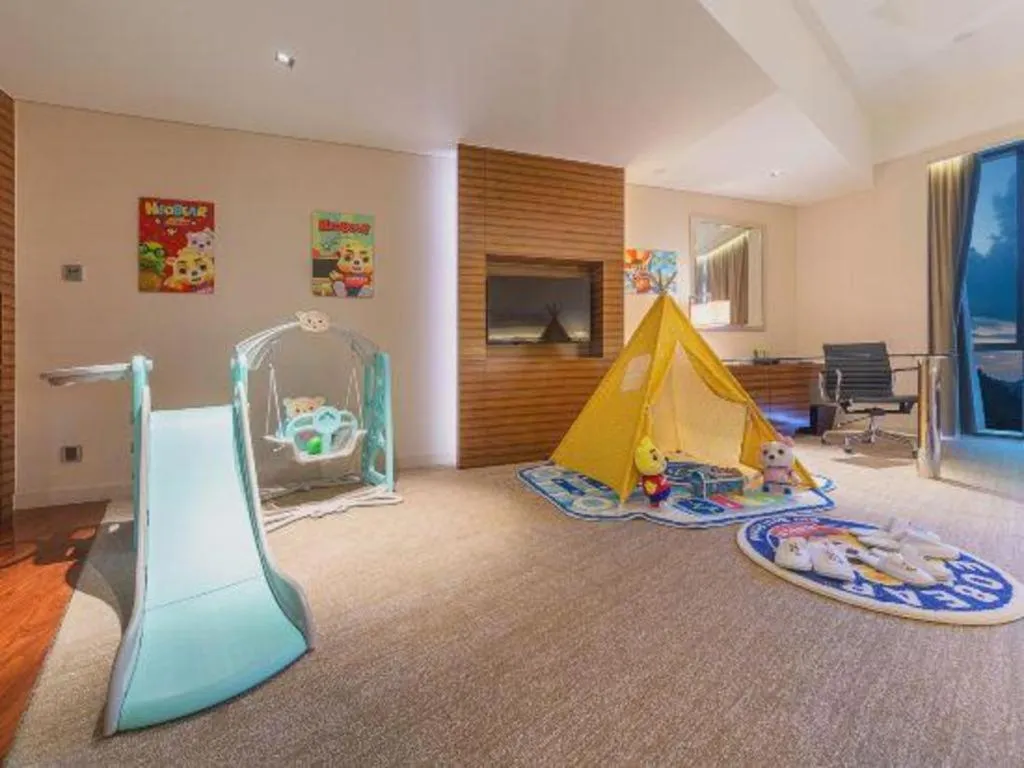 Bed in New World Guiyang Hotel