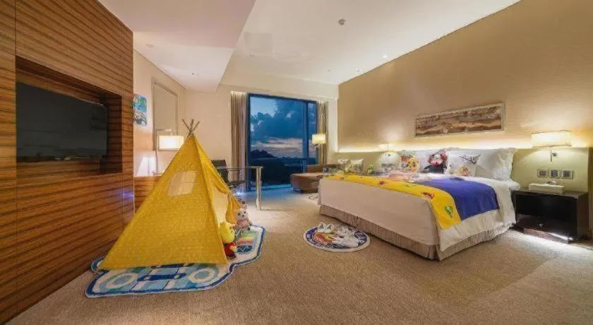 Bed in New World Guiyang Hotel