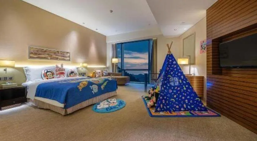 Bed in New World Guiyang Hotel