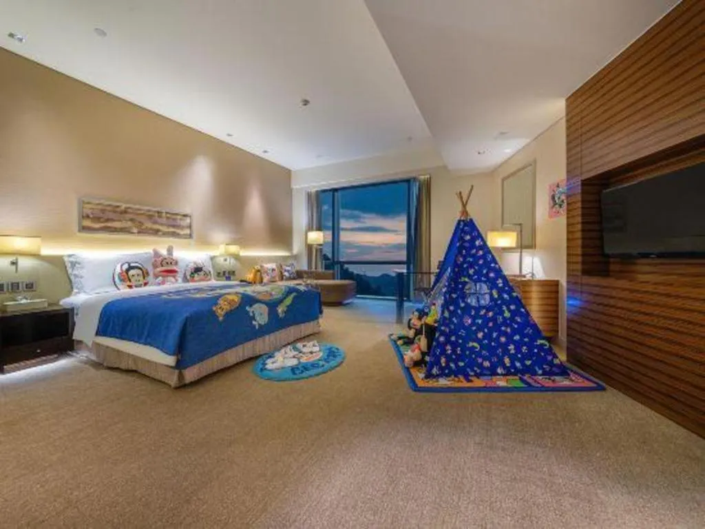 Bed in New World Guiyang Hotel