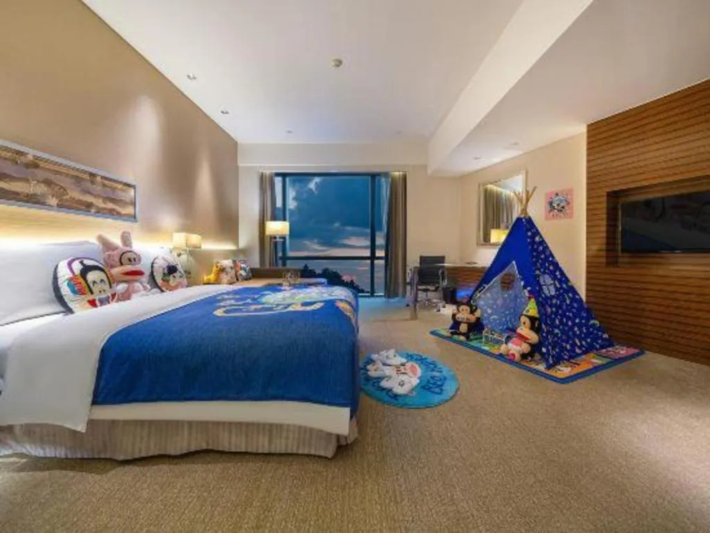 Bed in New World Guiyang Hotel