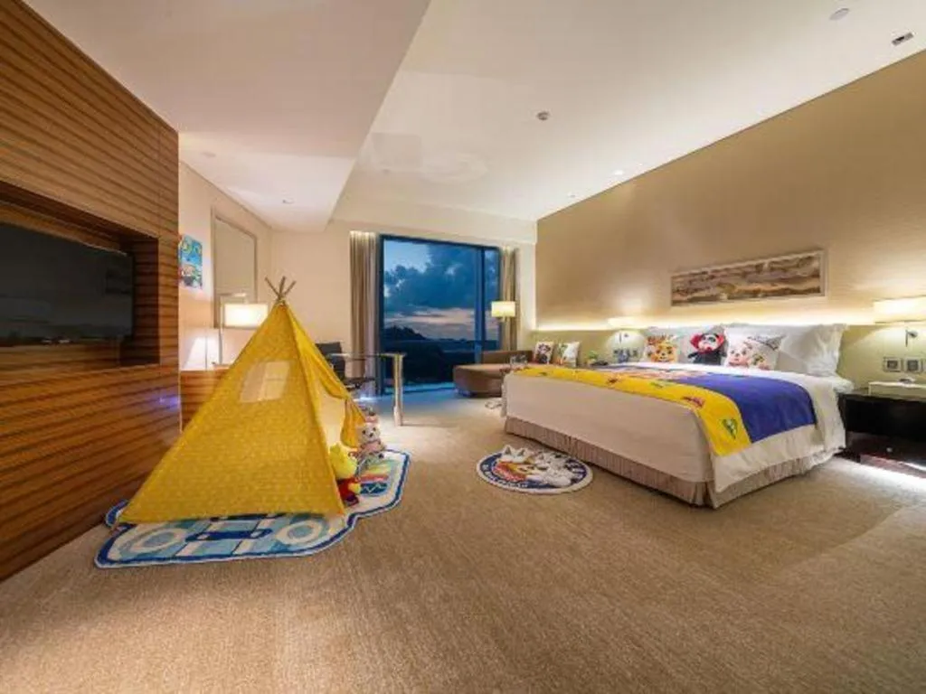 Bed in New World Guiyang Hotel