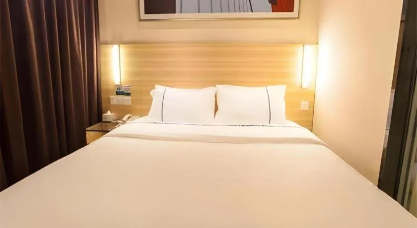 Bed in City Comfort Inn Nanning Chaoyang Square Metro Station