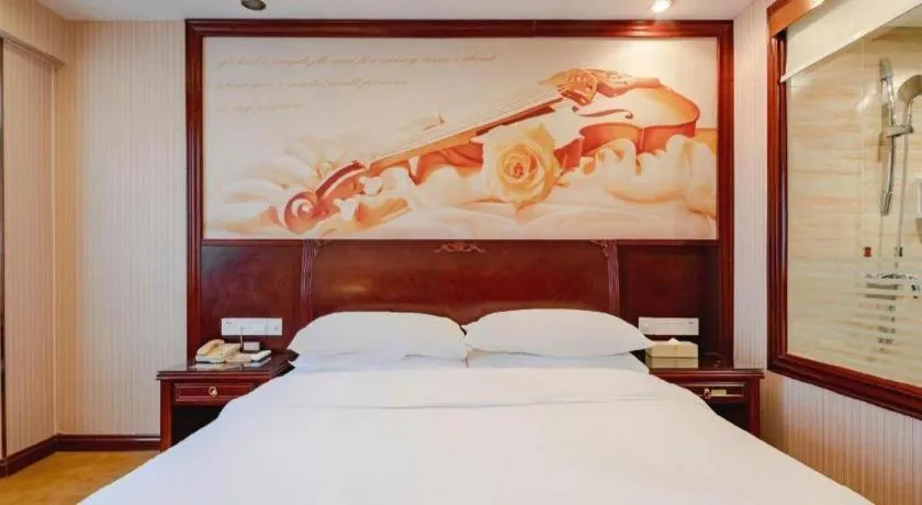 Bed in Vienna Hotel Nanning Train Station