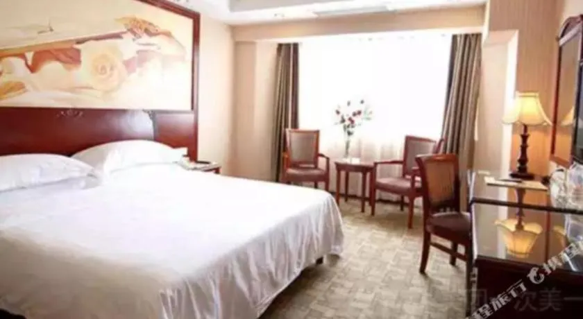 Bed in Vienna Hotel Nanning Train Station