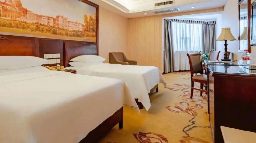 Bed in Vienna Hotel Nanning Train Station