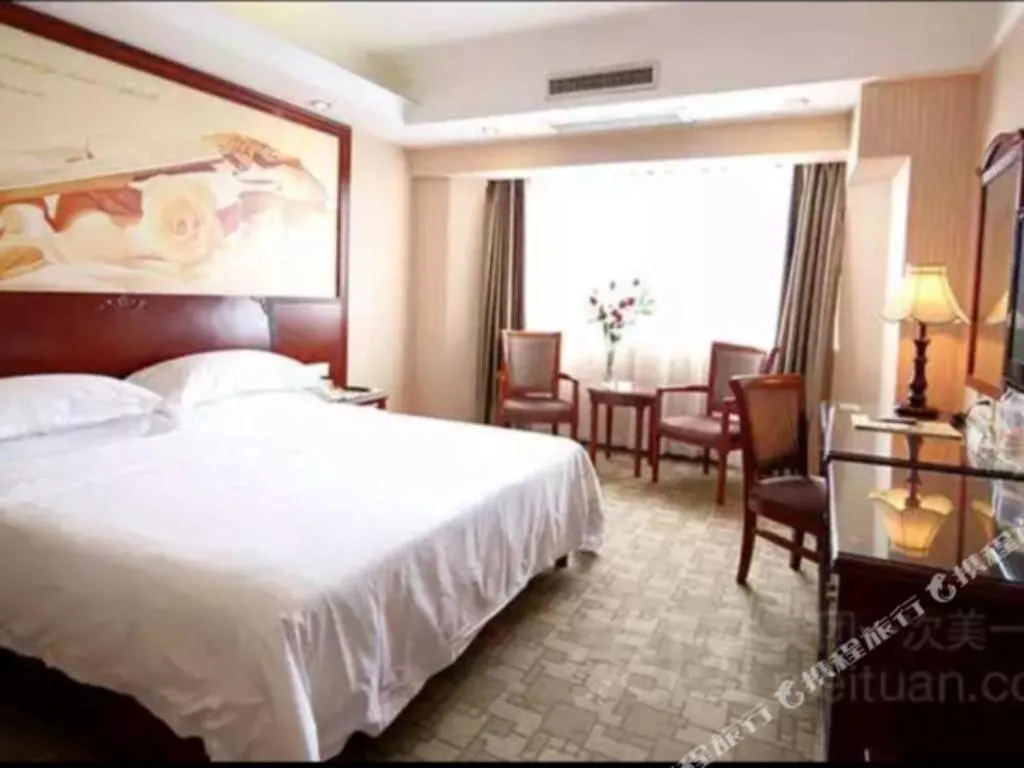 Bed in Vienna Hotel Nanning Train Station