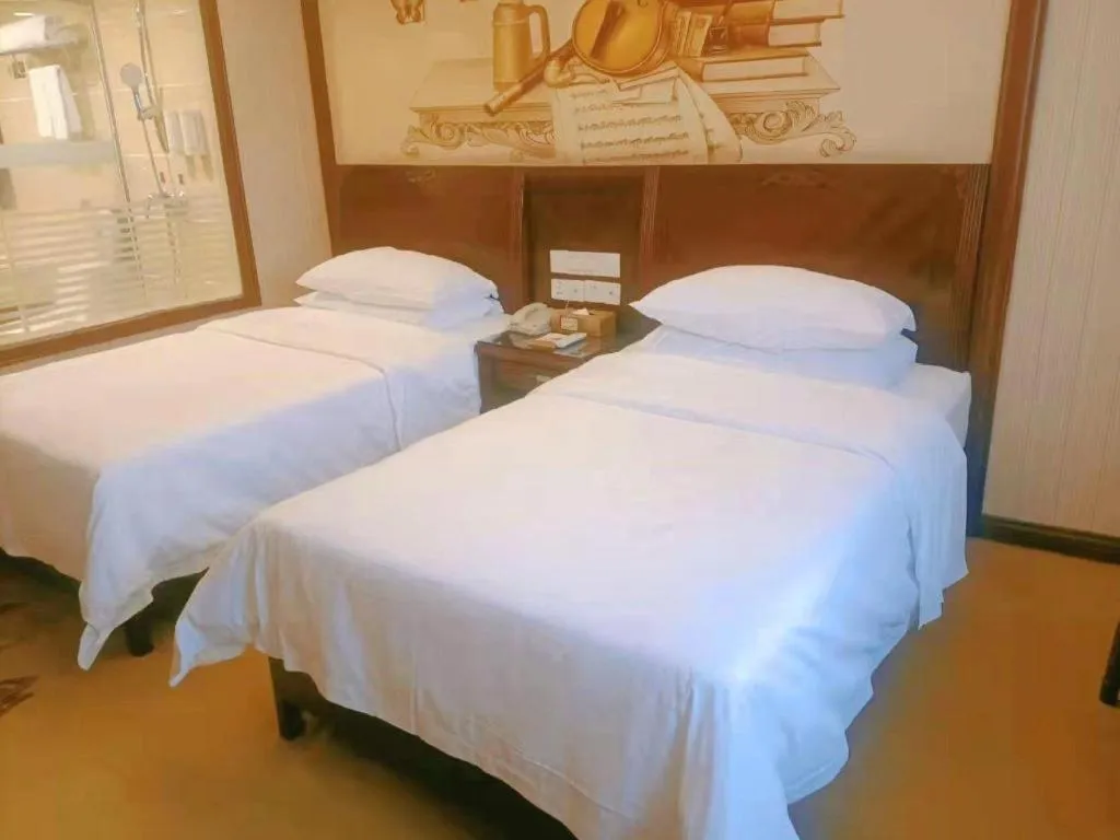 Bed in Vienna Hotel Nanning Train Station