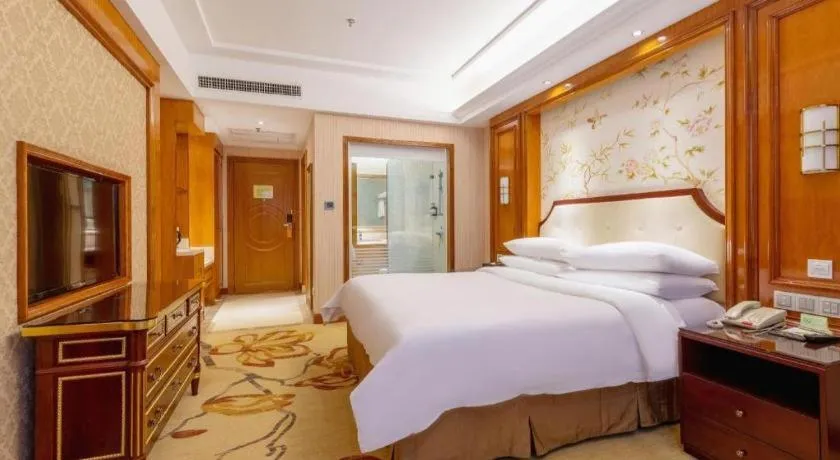 Bed in Vienna International Hotel Shenzhen North Station Branch