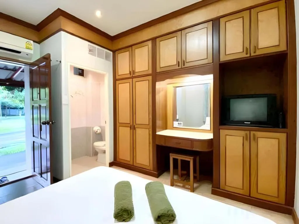 Bed in Phuphan Park Hotel