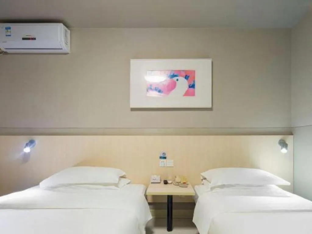 Bed in Jinjiang Inn Sanya Hexi Road Pedestrian Bridge