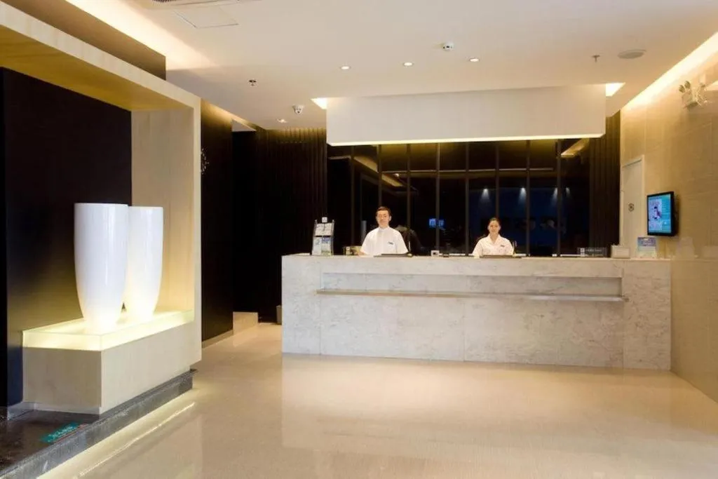 Jinjiang Inn Sanya Hexi Road Pedestrian Bridge