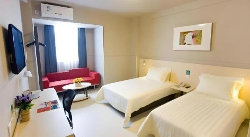 Bed in Jinjiang Inn Sanya Hexi Road Pedestrian Bridge