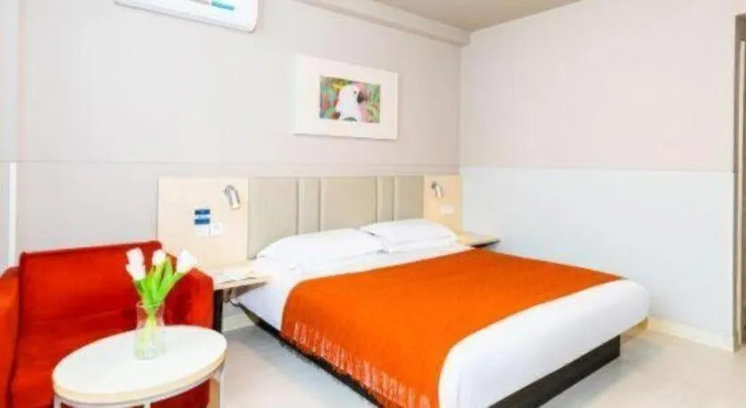 Bed in Jinjiang Inn Sanya Hexi Road Pedestrian Bridge