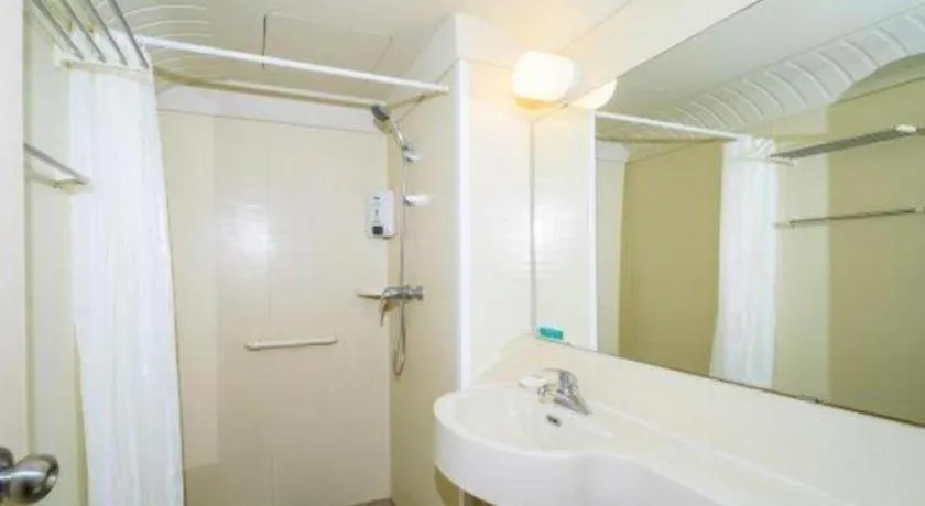 Jinjiang Inn Sanya Hexi Road Pedestrian Bridge