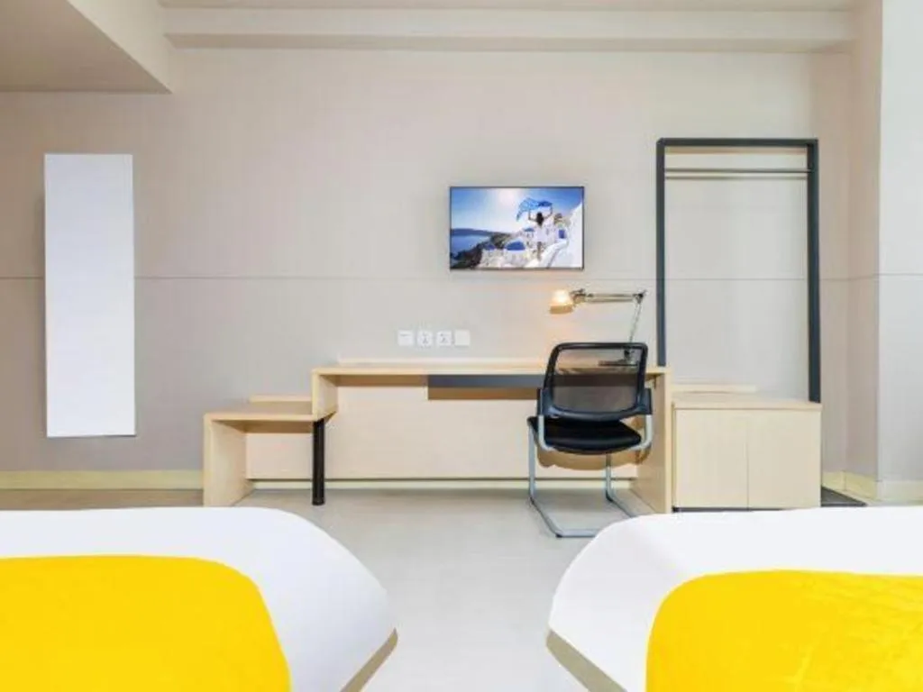 Jinjiang Inn Sanya Hexi Road Pedestrian Bridge