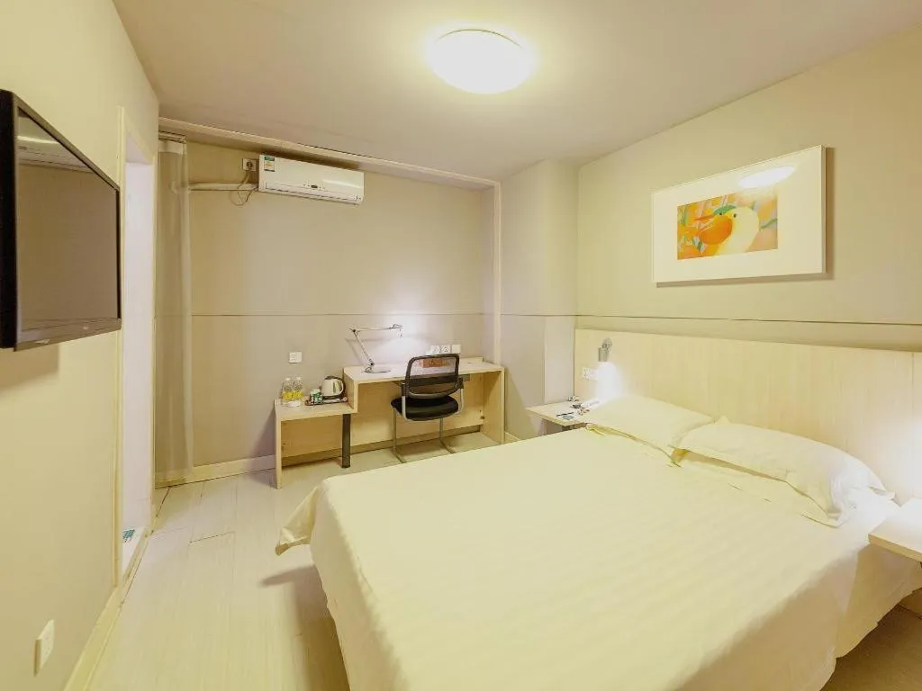 Bed in Jinjiang Inn Quanzhou West Street Kaiyuan Temple