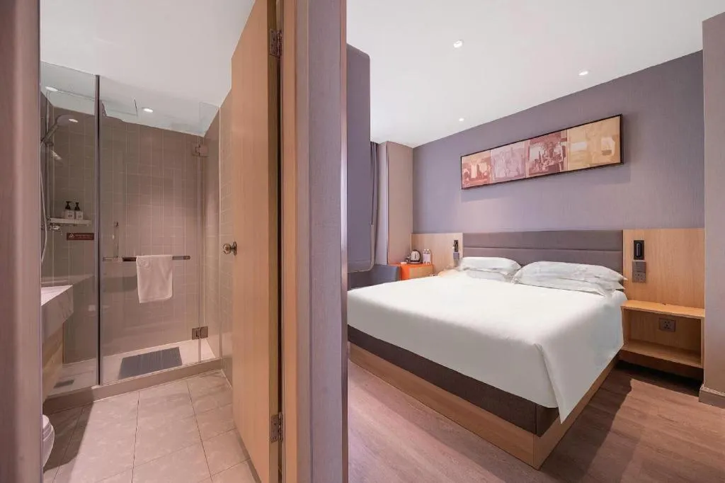 Bed in Jinjiang Inn Quanzhou West Street Kaiyuan Temple