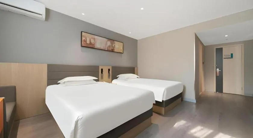 Bed in Jinjiang Inn Quanzhou West Street Kaiyuan Temple