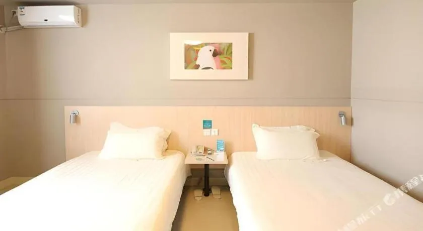 Bed in Jinjiang Inn Quanzhou West Street Kaiyuan Temple