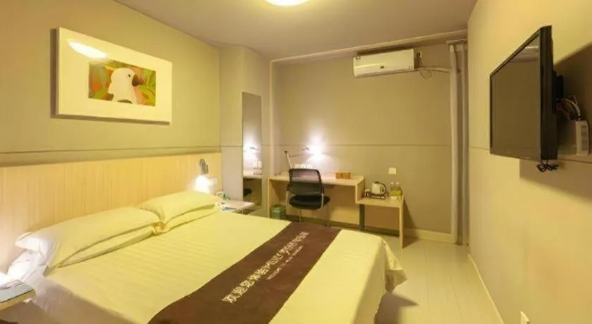 Bed in Jinjiang Inn Quanzhou West Street Kaiyuan Temple