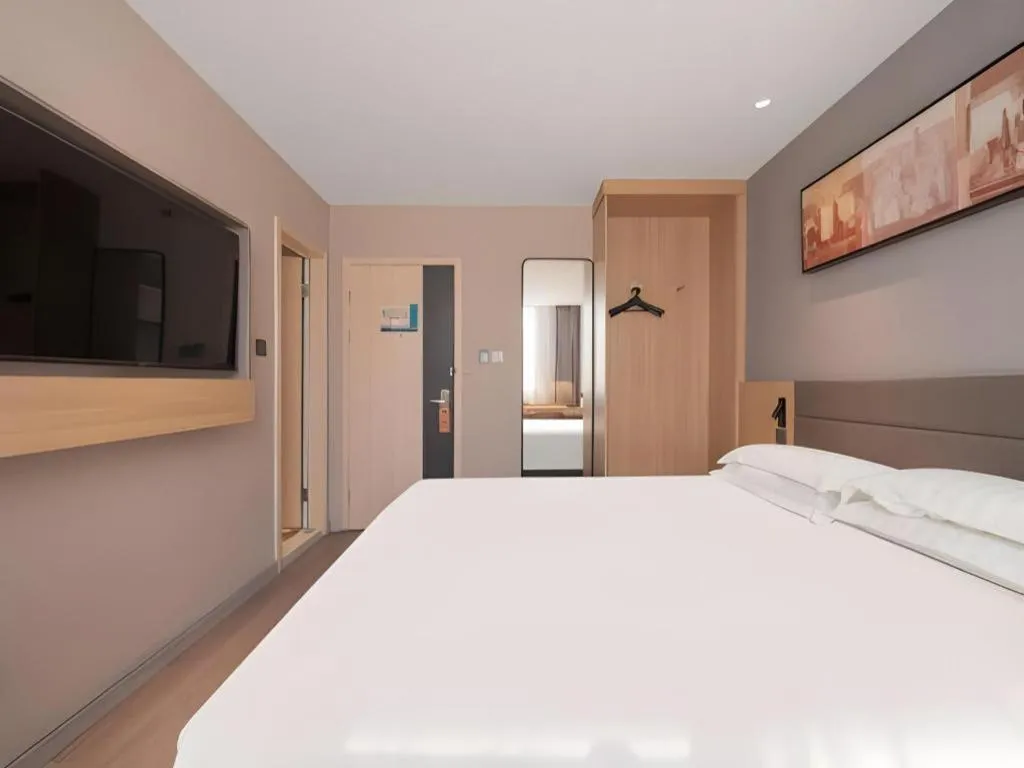 Bed in Jinjiang Inn Quanzhou West Street Kaiyuan Temple