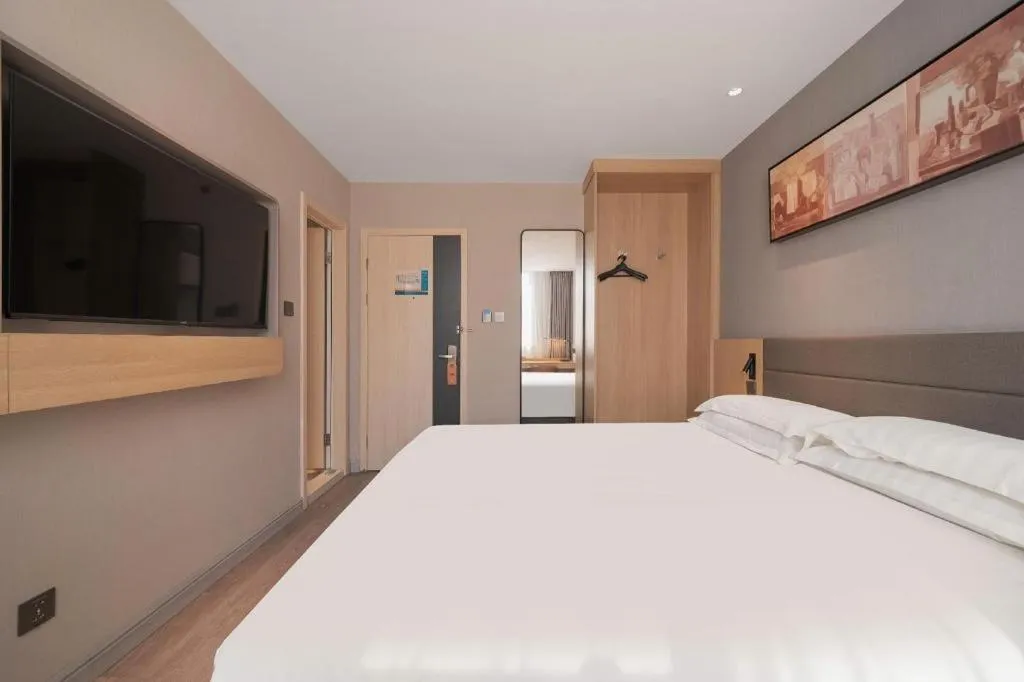 Bed in Jinjiang Inn Quanzhou West Street Kaiyuan Temple