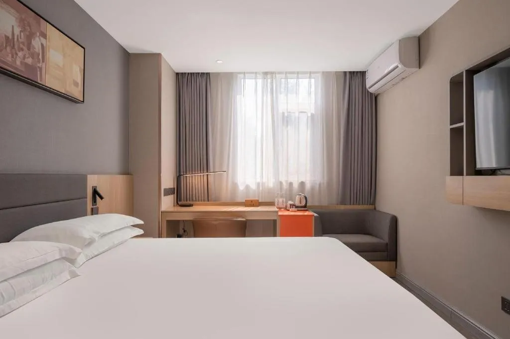 Bed in Jinjiang Inn Quanzhou West Street Kaiyuan Temple