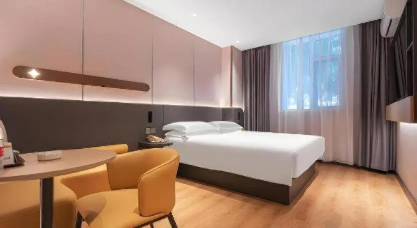 Bed in Jinjiang Inn Quanzhou West Street Kaiyuan Temple