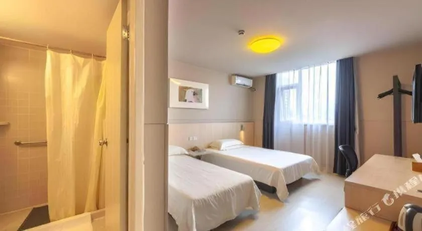 Bed in Jinjiang Inn Quanzhou West Street Kaiyuan Temple