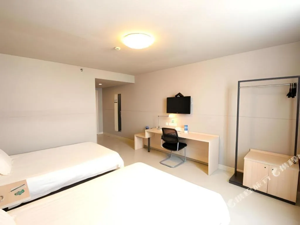 Bed in Jinjiang Inn Quanzhou West Street Kaiyuan Temple