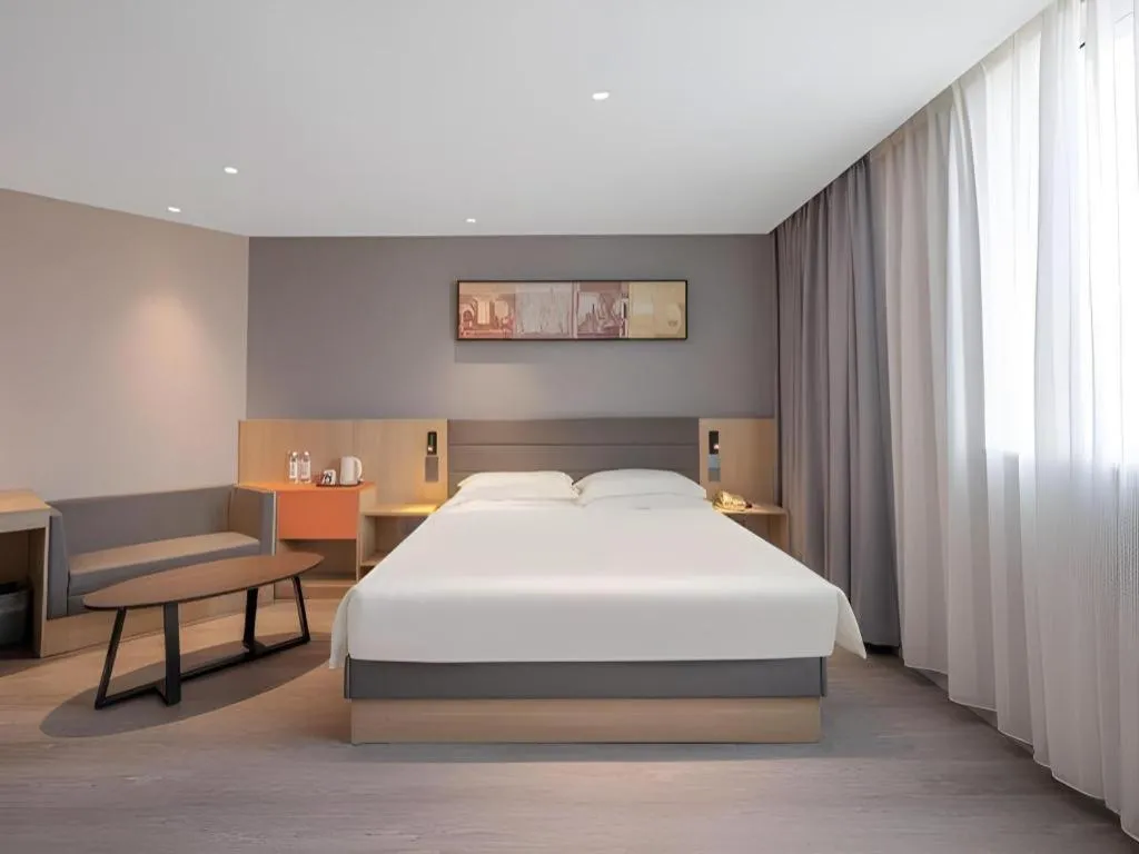 Bed in Jinjiang Inn Quanzhou West Street Kaiyuan Temple